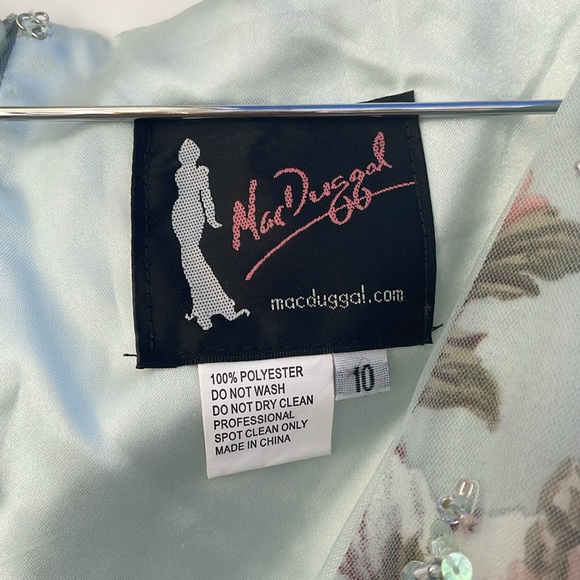 Mac Duggal - Blue Multi Floral Flutter Sleeve V-Neck Maxi Dress - Size 10 - Picture 16 of 17